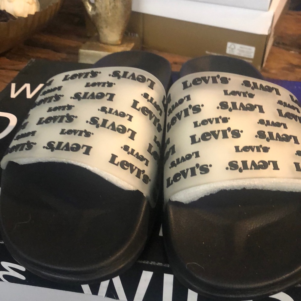 Slides with black and clear letter